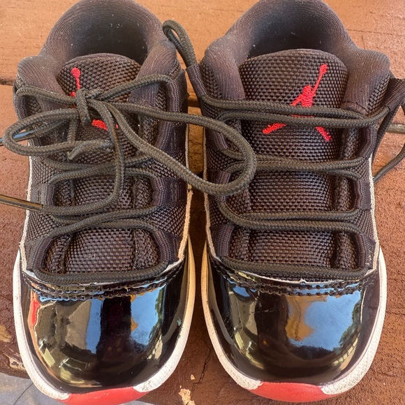 Jordan Kids Glossy Black and Red Sneakers - Picture 2 of 3